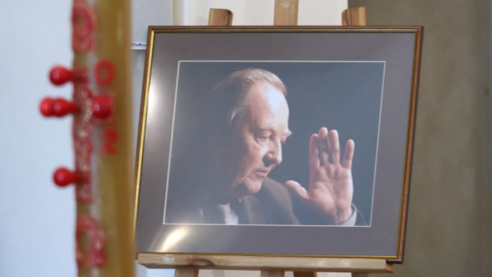 Warszawa, 23.05.2022. Msza święta żałobna w Kościele Środowisk Twórczych na Placu Teatralnym w Warszawie, 23 bm. aktora teatralnego i filmowego, reżysera oraz scenarzysty Ignacego Gogolewskiego. Fot. PAP/T. Gzell 