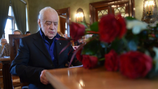 Artysta plastyk i działacz niepodległościowy Adam Macedoński podczas uroczystości przyznania mu honorowego obywatelstwa Krakowa. Kraków, 29.10.2014. Fot. PAP/J. Bednarczyk