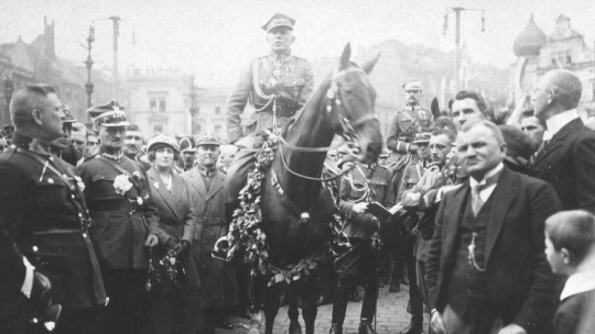 22 czerwca 1922 r. Wojsko polskie na czele z gen. Stanisławem Szeptyckim wkracza do Katowic. Źródło: Wikipedia Commons