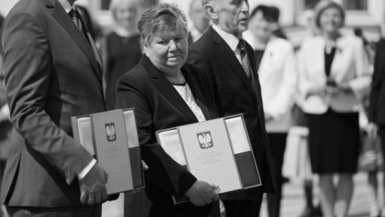 Warszawa, 02.05.2022. Wiceprezes Federacji Organizacji Polskich na Ukrainie Teresa Dutkiewicz (2L). Fot. PAP/L. Szymański