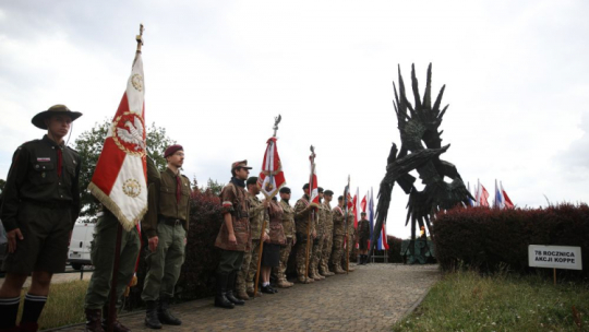 Uroczyste obchody 78. rocznicy akcji „Koppe” przed Pomnikiem Czynu Zbrojnego Żołnierzy Polski Walczącej w Krakowie. Fot. PAP/Ł. Gągulski