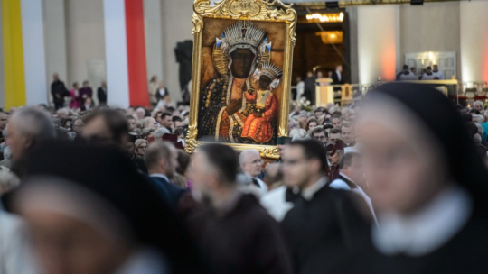 Procesja różańcowa za Obrazem Matki Bożej Katedralnej przeszła ulicami Lublina w 68. rocznicę tzw. cudu lubelskiego. 03.07.2017. Fot. PAP/W. Pacewicz