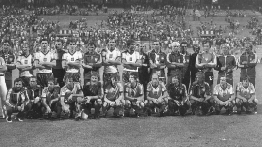 XII Mistrzostwa Świata w piłce nożnej Espana '82: reprezentacja Polski po wygranym spotkaniu z Francją i zdobyciu III miejsca. Alicante, 10.07.1982.  Fot. PAP/CAF/A. Hawałej
