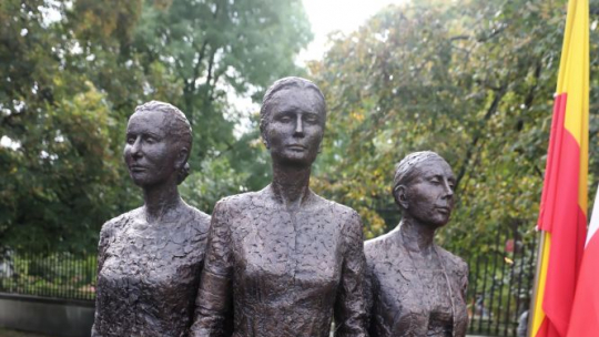 Odsłonięcie pomnika „Kobietom Powstania Warszawskiego” na pl. Krasińskich w Warszawie. 02.10.2021. Fot. PAP/T. Gzell