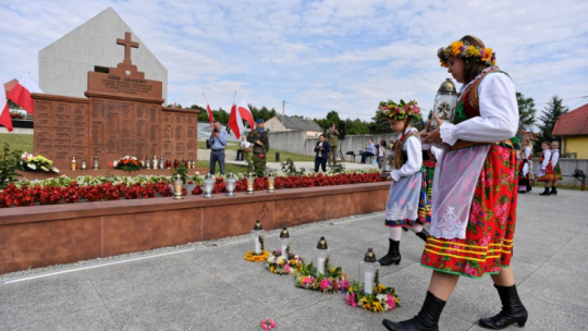 Michniów, 12.07.2019. Uroczyste obchody Dnia Walki i Męczeństwa Wsi Polskiej oraz 76. rocznicy pacyfikacji Michniowa odbyły się w Mauzoleum Martyrologii Wsi Polskich w Michniowie. Fot. PAP/P. Polak