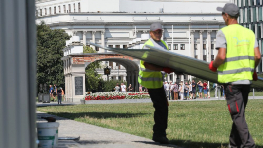 Przygotowania do prac ziemnych związanych z odbudową Pałacu Saskiego. Warszawa, 18.08.2022. Fot. PAP/P. Supernak