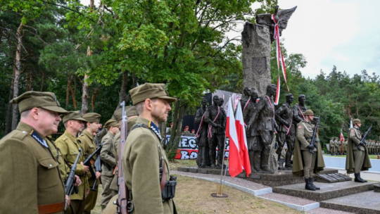 Uroczystość odsłonięcia Pomnika Żołnierzy Wyklętych Niezłomnych w Mielcu. Fot. PAP/D. Delmanowicz