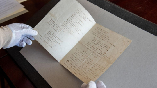 Rękopis Adama Mickiewicza „Romantyczność” z zasobów Biblioteki Uniwersyteckiej KUL. Fot. PAP/W. Jargiło