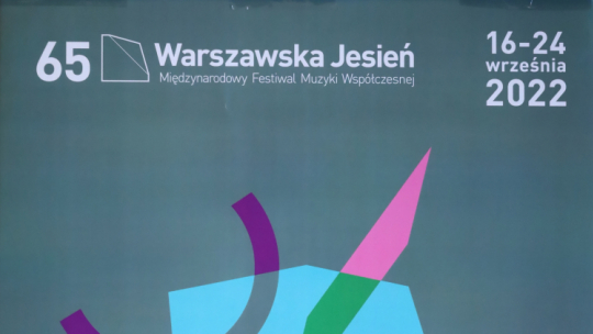Plakat prezentowany podczas konferencji prasowej organizatorów 65. Międzynarodowego Festiwalu Muzyki Współczesnej "Warszawska Jesień". Fot. PAP/T. Gzell