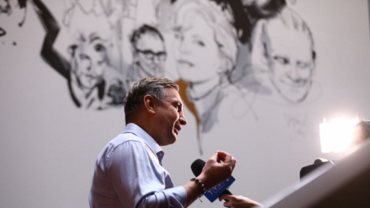 Warszawa, 25.10.2022. Reżyser Michał Kondrat podczas spotkania z twórcami filmu o Kardynale Stefanie Wyszyńskim pt. „Prorok”. Dramat historyczny z elementami sensacyjnymi wejdzie na ekrany kin 11 listopada. Fot. PAP/R. Guz 