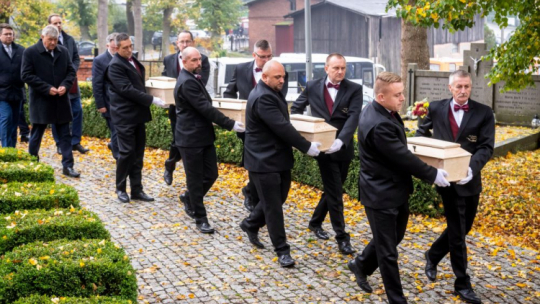 Uroczystości pogrzebowe 13 żołnierzy Wojska Polskiego. Fot. PAP/T. Żmijewski