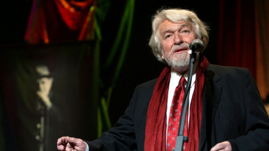 Mieczysław Święcicki na koncercie "Piwnicy pod Baranami" w warszawskiej Sali Kongresowej. 2006 r. Fot. PAP/R. Pietruszka