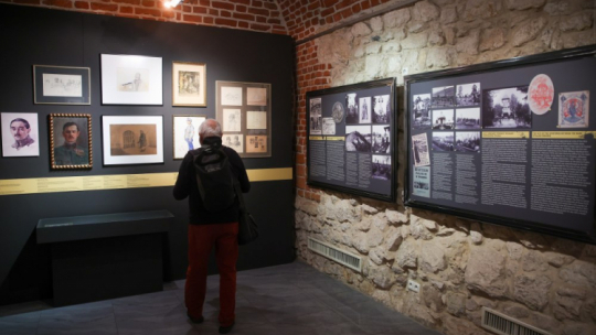 Wystawa „Sztuka w mundurze. Krakowski Oddział Grobów Wojennych 1915-1918”. Fot. PAP/Ł. Gągulski