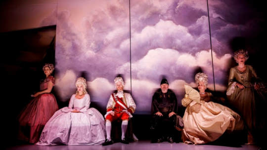 Scena z „Ksiąg Jakubowych” w reż. Michała Zadary w Teatrze Narodowym. Źródło: TN