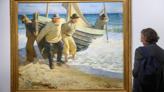 Warszawa, 16.11.2022. Wystawa pt. „Przesilenie. Malarstwo Północy 1880–1910” w Muzeum Narodowym. Ekspozycja będzie dostępna dla zwiedzających od 18 listopada 2022 r. Fot. PAP/L. Szymański