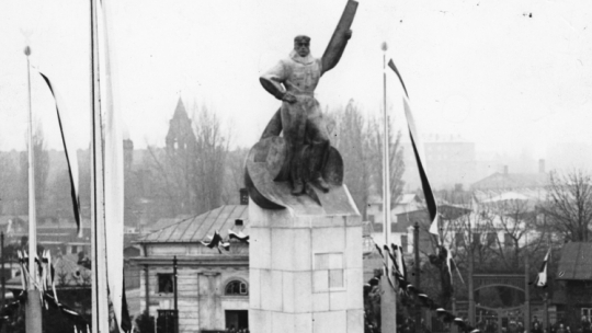 Warszawa, 11 listopada 1932 r. Odsłonięcie Pomnika Lotnika na pl. Unii Lubelskiej. Źródło: NAC
