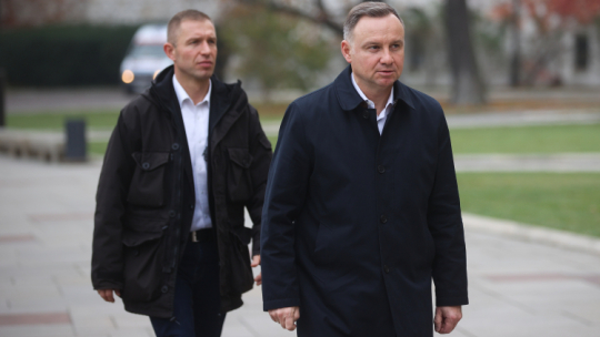 Prezydent RP Andrzej Duda (P) w drodze do katedry na Wawelu w Krakowie. Fot. PAP/Ł. Gągulski 