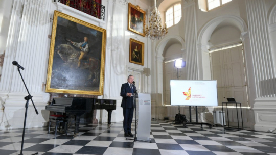 Wicepremier, minister kultury i dziedzictwa narodowego Piotr Gliński na konferencji prasowej dotyczącej akcji "Darmowy Listopad w Rezydencjach Królewskich" w Muzeum Pałacu Króla Jana III w Wilanowie. Warszawa, 03.11.2022. Fot. PAP/M. Obara