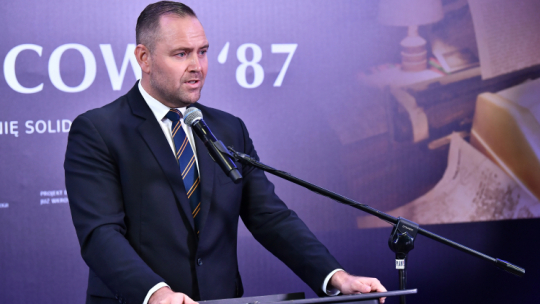 Prezes IPN Karol Nawrocki na przedpremierowym pokazie wirtualnej drukarni Solidarności Walczącej oraz na nadaniu imienia Kornela Morawieckiego "Przystankowi Historia" Instytutu Pamięci Narodowej we Wrocławiu. Fot. PAP/M. Kulczyński