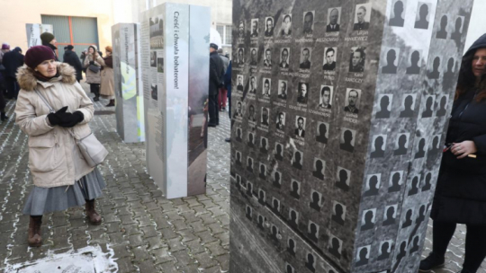 Otwarcie wystawy plenerowej "Kwatera Ł - panteon narodowy pod cmentarnym murem" na dziedzińcu Muzeum Żołnierzy Wyklętych i Więźniów Politycznych PRL. Warszawa, 20.11.2022. Fot. PAP/T. Gzell