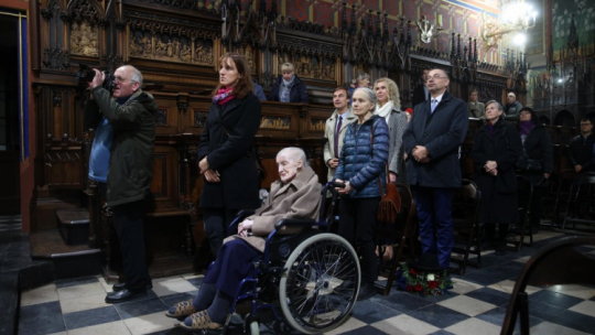 Wanda Półtawska (C-L) podczas mszy świętej z okazji jej 101. urodzin w bazylice franciszkanów w Krakowie. Fot. PAP/Ł. Gągulski