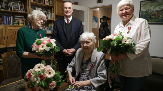 Stanisława Dziedziczak, Halina Wodiczko oraz Joanna Klimkiewicz uhonorowane Medalami „Gloria Artis”. Fot. Danuta Matloch/MKiDN