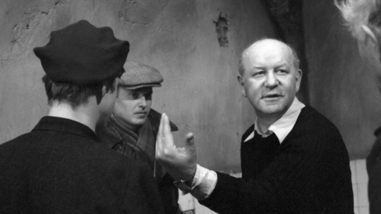 Realizacja filmu "Dom". Nz. Tomasz Borkowy, Andrzej Żółkiewski, Jan Łomnicki. 1980 r. Fot. PAP/W. Rozmysłowicz