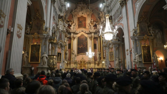 Uroczysta msza święta w intencji marszałka Józefa Piłsudskiego w kościele pw. św. Teresy w Wilnie. 04.12.2022. Fot. PAP/A. Zawada
