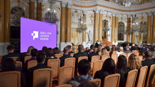 Uczestnicy gali jubileuszowej, organizowanej z okazji 5 lat działalności Narodowego Instytutu Dziedzictwa Kulturowego Za Granicą „Polonika” na Zamku Królewskim w Warszawie. Fot. PAP/A. Lange