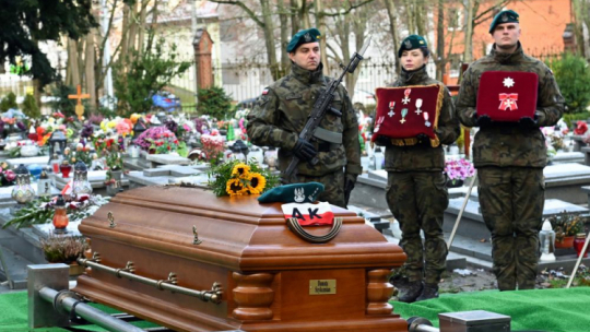 Uroczystości pogrzebowe wileńskiej łączniczki AK ppłk Danuty Szyksznian-Ossowskiej ps. Sarenka. Fot. PAP/M. Bielecki