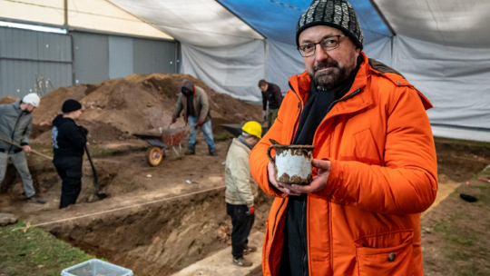 Dr Jacek Konik na wykopaliskach Muzeum Getta Warszawskiego. Źródło: Muzeum Getta Warszawskiego /Fot. R. Wilczyński