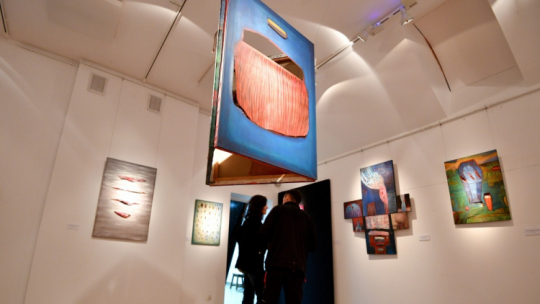 Otwarcie nowej wystawy pt. "Porozumienie" w Galerii Współczesnej Sztuki Sacrum "Dom Praczki" w Kielcach. Fot. PAP/P. Polak