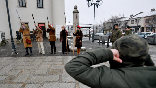 Rozpoczęcie centralnych obchodów 160. rocznicy wybuchu Powstania Styczniowego na Rynku Wielkim w Szydłowcu. 20.01.2023. Fot. PAP/P. Polak