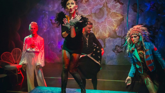 Fragment spektaklu „Kora. Boska” Katarzyny Chlebny. Źródło: www.ppa.teatr-capitol.pl/