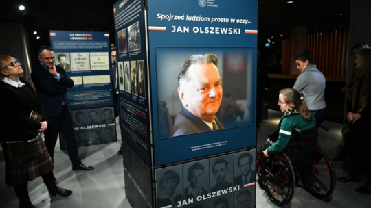 Gdańsk, 07.02.2023. Otwarcie wystawy poświęconej Premierowi Janowi Olszewskiemu „Spojrzeć ludziom prosto w oczy…” w Muzeum II Wojny Światowej w Gdańsku. Fot. PAP/A. Warżawa 
