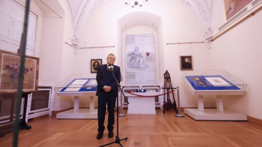 Wicepremier, minister kultury i dziedzictwa narodowego Piotr Gliński podczas wizyty w siedzibie Ossolineum we Wrocławiu. Fot. PAP/T. Golla