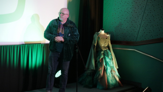 Reżyser Wojciech Adamczyk podczas przedpremierowego pokazu spektaklu Teatru Telewizji pt. "Sen nocy letniej" Williama Szekspira w siedzibie Telewizji Polskiej. Warszawa, 27.03.2023. Fot. PAP/A. Zawada