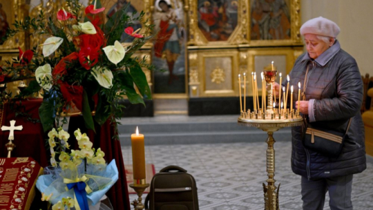 Poranna liturgia Niedzieli Zmartwychwstania Pańskiego w greckokatolickim soborze archikatedralnym. Przemyśl, 24.04.2022. Fot. PAP/D. Delmanowicz