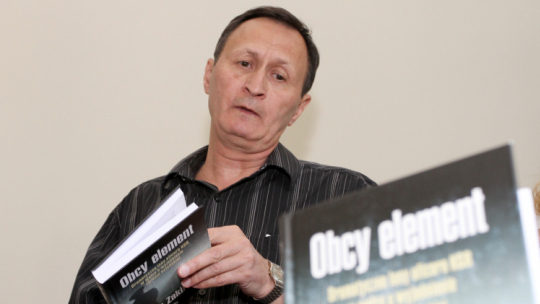 leg Zakirov podczas promocji swojej książki "Obcy element". Fot. PAP/A. Ciereszko