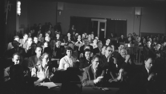 Zjazd filmowców, na którym przyjęto założenia twórczości filmowej zgodnej z linią polityczną PZPR. Wisła, 11.1949. Fot. PAP/CAF/J. Baranowski