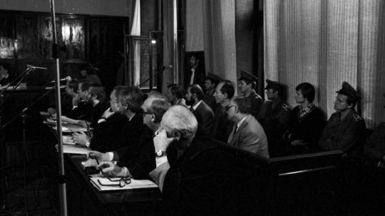 Warszawa 06.1984. Proces w sprawie śmierci Grzegorza Przemyka. Fot. PAP/W. Frelek