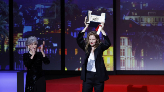 Justine Triet ze Złotą Palmą Cannes 2023. Fot. PAP/EPA