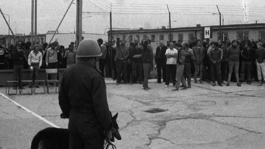 Protest internowanych w ośrodku odosobnienia w Kwidzynie, 14 sierpnia 1982 r. Źródło: IPN