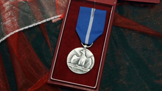 Medal Stulecia Odzyskanej Niepodległości. Fot. PAP/A. Reszko