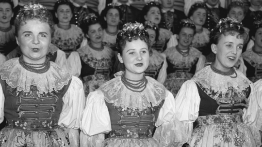 Zespół Pieśni i Tańca "Śląsk" w 1954 r. Fot. PAP/CAF