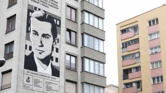 Odsłonięcie muralu pamięci Zbigniewa Ścibor-Rylskiego ps. Motyl. Warszawa, 28.07.2023. Fot. PAP/T. Gzell