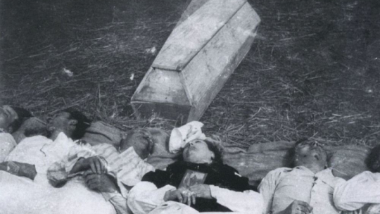Zbrodnia wołyńska. Chobułtowa pow. włodzimierski. Zamordowana rodzina Rudnickich. Fot. AIPN