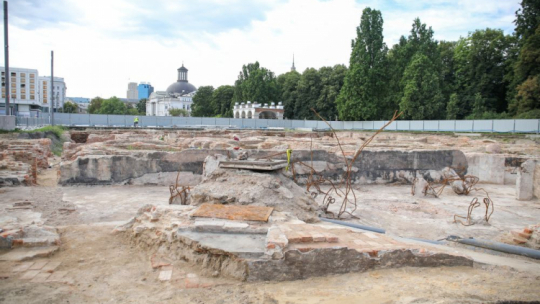 Prace archeologiczne na terenie piwnic Pałacu Saskiego na pl. marszałka Józefa Piłsudskiego. Warszawa, 04.08.2023. Fot. PAP/A. Zawada
