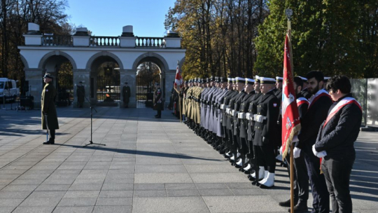 Obchody 98. rocznicy powstania Grobu Nieznanego Żołnierza na placu Piłsudskiego w Warszawie. Fot. PAP/R. Pietruszka