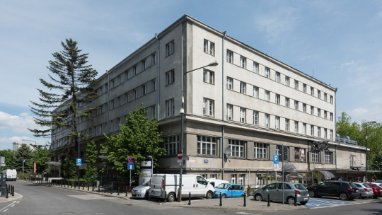 Budynek YMCA przy ul. Konopnickiej 6 w Warszawie. Źródło: Wikimedia Commons